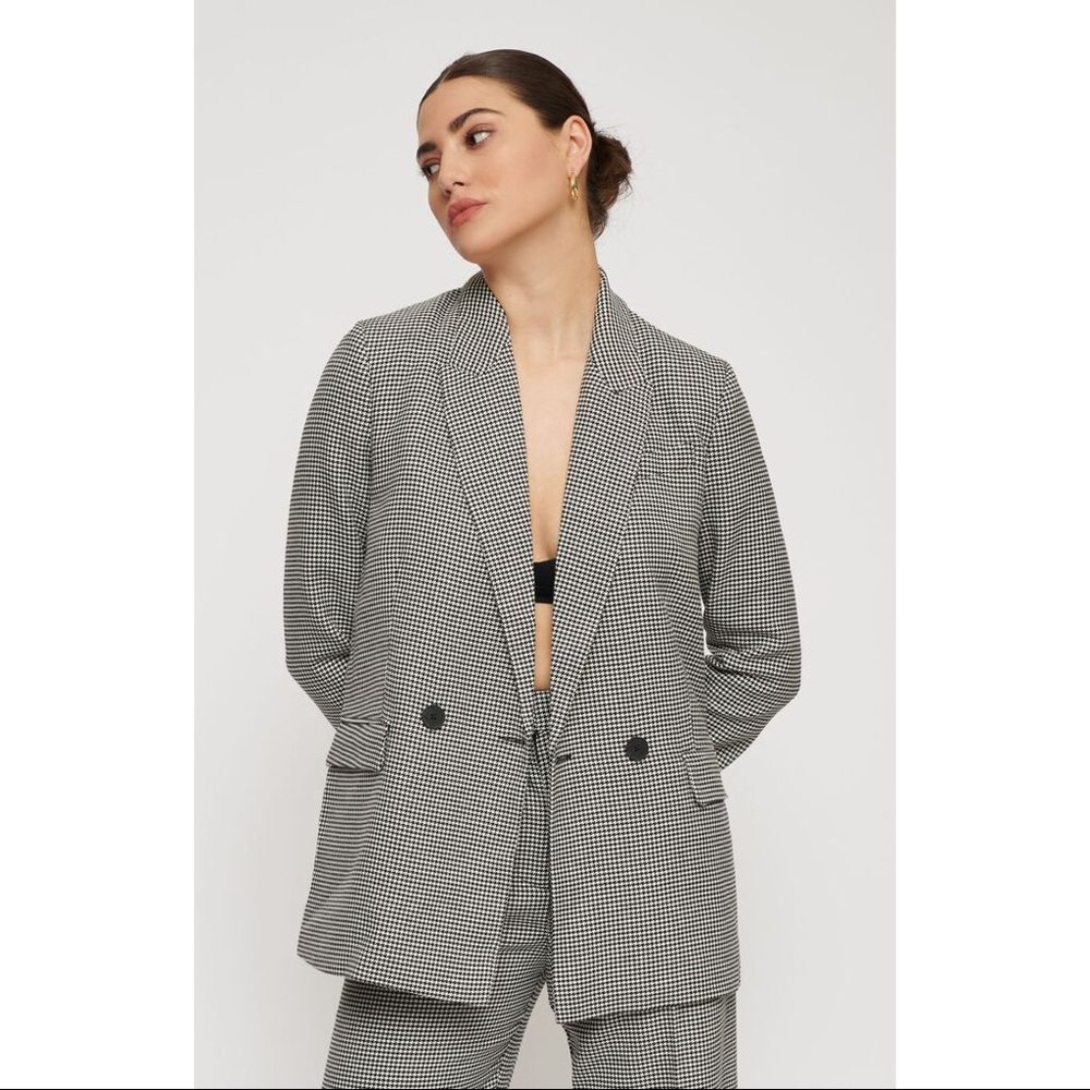 Dynamite Houndstooth Oversized Blazer